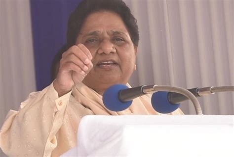 Lucknow Bsp Chief Mayawati S Mother Ramrati Passes Away Funeral Today