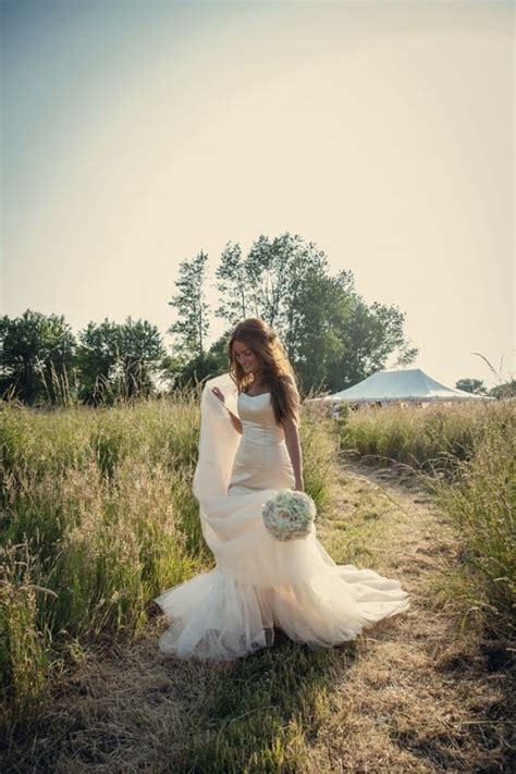 27 Stunning Barn Wedding Dresses - Weddingomania