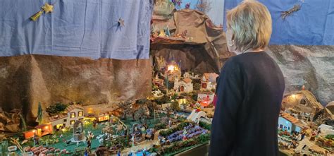 Bagnols la magie de Noël illumine la place Puech grâce à la