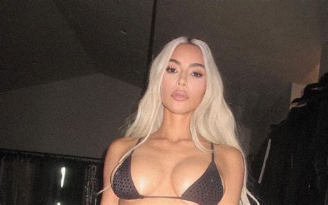 Gata Kim Kardashian Exibe Suas Curvas Em Fotos De Biqu Ni Mh