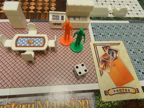 Electronic Talking Mystery Mansion Board Game Review and Rules | Geeky