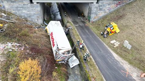 Spektakulärer LKW Crash auf A1