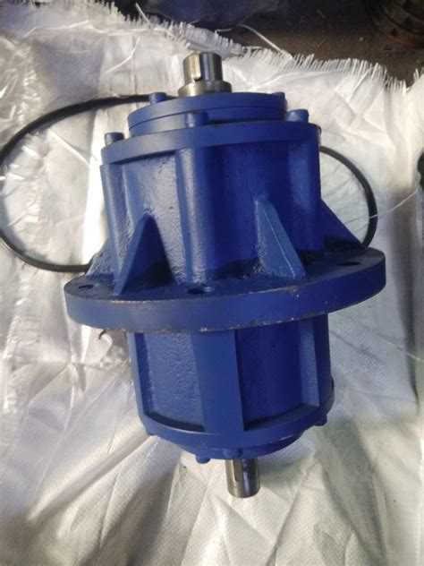 Standard Three Phase Hp Center Flange Vibration Motor V At Rs