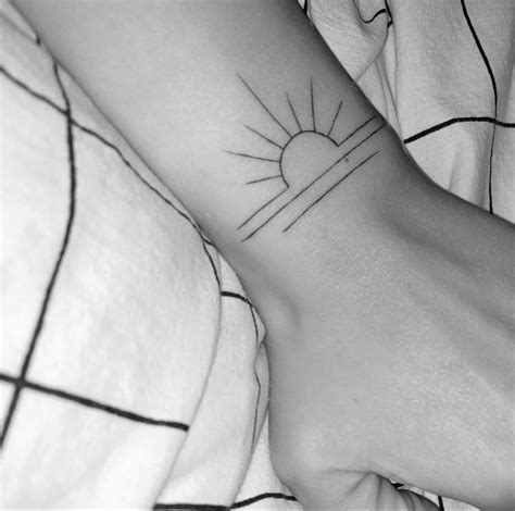 Simple Sunset Tattoo 🌅 Tatuajes Tatuajes De Mapa Tatuaje Pajaro