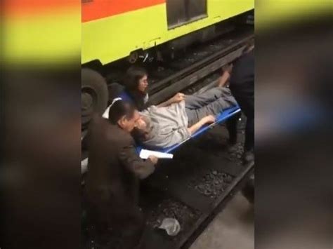 Muere Hombre Cae A Las V As Del Metro