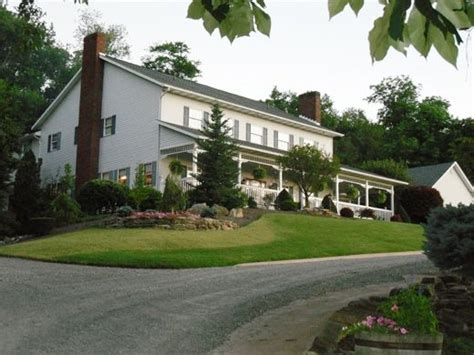 Charm Countryview Inn bed and breakfast in Charm, Ohio. Located in Amish country. | Amish ...