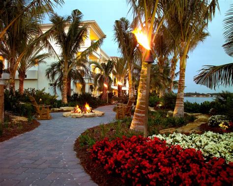 Florida Landscapes Look Less Crammed with Simple Groupings - ArtisTree ...