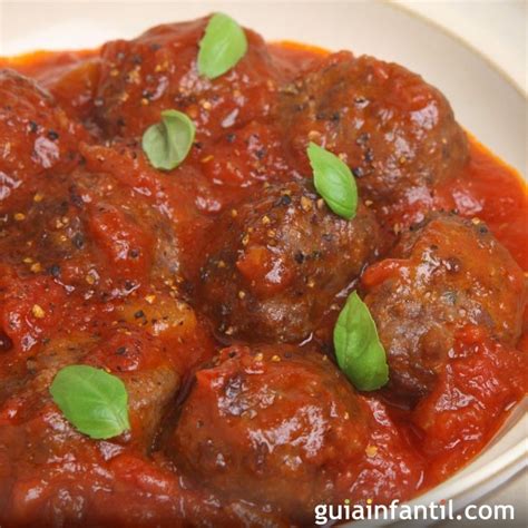 Alb Ndigas Con Salsa De Tomate