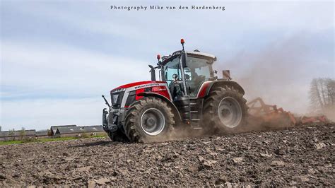 Massey Ferguson Massey Ferguson 8S 265 In Actie Op Het Land