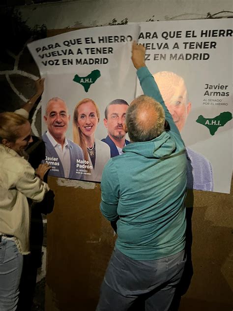 Arranca La Campa A Del J Con La Tradicional Pegada De Carteles