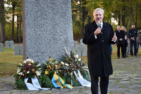 Volkstrauertag Im Kreis D Ren Landrat Wolfgang Spelthahn Gedenkt Der