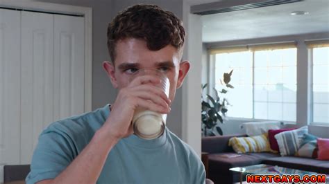 Twink Canyon Cole Meets His New Hot Stepdad Reese Rideout In His House