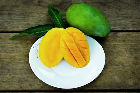 Premium Photo Plate Of Mango Fruits Green Leaf Tropical Breakfast