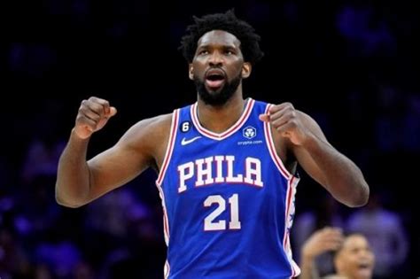 Basket Jo L Embiid Le Camerounais Des Sixers De Philadelphie