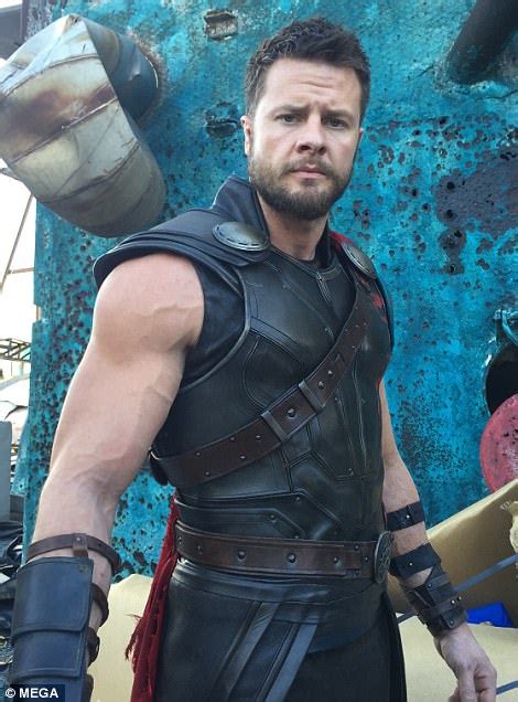 Chris Hemsworth Body Double Unveils Exclusive Thor Photos Daily Mail Online