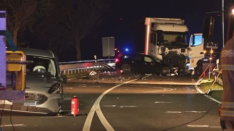 Nonstopnews Pkw Prallt Auf B In Niedersachsen Frontal Auf Pkw