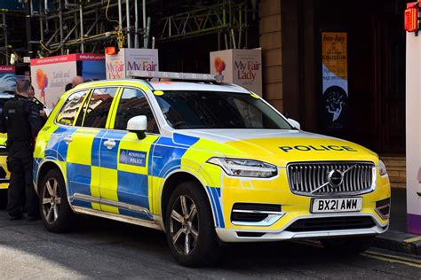 Bx Awm Metropolitan Police Volvo Xc T Armed Response Flickr