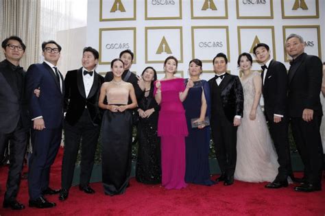 'Parasite' cast hits the 'Oscars' red carpet - KpopHit - KPOP HIT