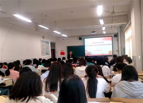 师范教育与艺术系第22期大学生业余党校顺利开班 莱芜职业技术学院教育系