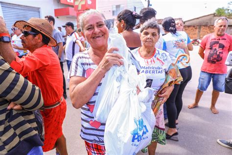 Páscoa Cidadania Prefeitura de Lagarto distribui tradicional kit