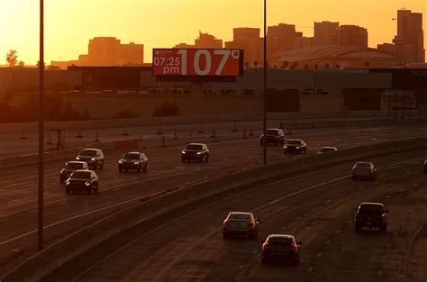 Summers First Major Heat Wave Scorches Western U S With Dangerous