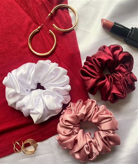 Diy Hair Scrunchies Scrunchie Styles Diy Hair Bows Scrunchie Hairstyles Diy Hairstyles Hair