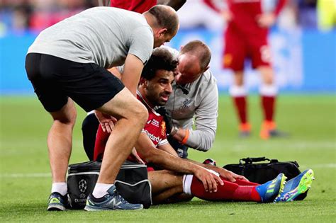 Mohamed Salah Injury Liverpool Star Breaks Twitter After Champions