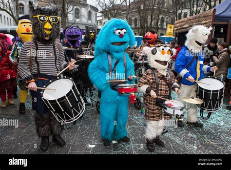 Sesam Stra E Zeichen Mit Dem Cookie Monster Kost Me Der Guggenmusig