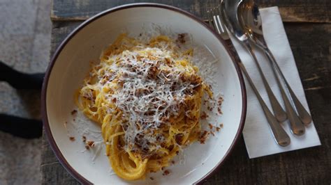 Quick Spaghetti Carbonara - MUNCHIES