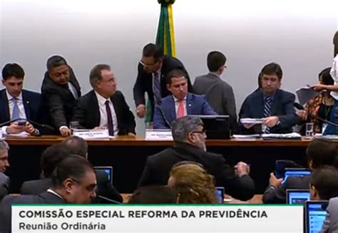 ASSISTA AO VIVO Comissão da Câmara vota destaques no relatório da