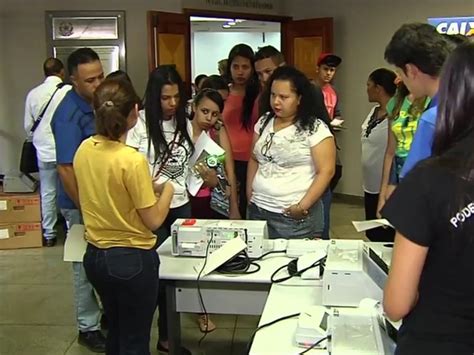 G1 Mesários Passam Por Treinamento Com Urnas Eletrônicas Em Goiânia Notícias Em Eleições