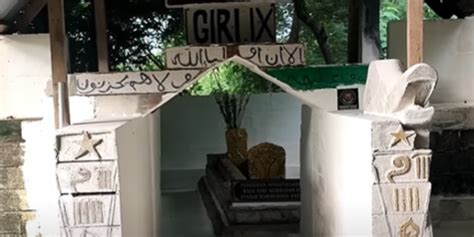 Makam Raja Islam Ditemukan Di Gresik Tertutup Batu Karang Di Tengah