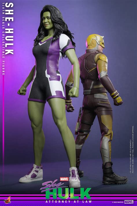 She Hulk Smashes Her Way To Hot Toys With New 1 6 Scale Figure