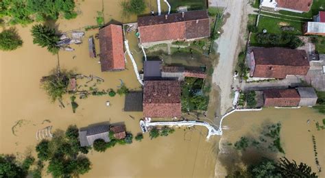 Gigantyczne Powodzie W Chorwacji Trwa Walka O Utrzymanie Wa W Na