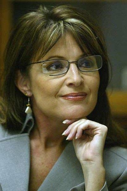 Sarah Palin Photo With Medium Hair And Long Side Bangs In 2019 Sarah Palin Photos Sarah Palin