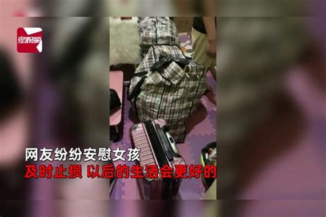 女孩和男友分手后流着泪搬家，心酸打包行李走人：奉劝女性别同居行李男友女性