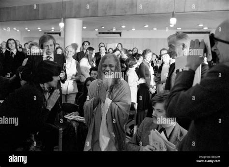 Maharishi Mahesh Yogi Hi Res Stock Photography And Images Alamy