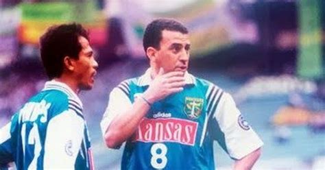 carlos de mello mantan pemain terbaik  memilih jadi coach laskar