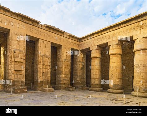 El Templo De Rams S Iii En Medinet Habu Es Uno De Los Mejores Ejemplos