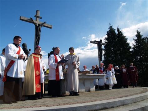 Sveto Vazmeno Trodnevlje I Uskrs U Sveti Tu Mbb E