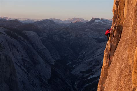 Free Solo Climber Alex Honnold Ascends Yosemites El Capitan Without A Rope