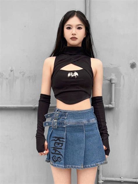 Clearance Size S For Bust 66 85cm Black Cut Out Chest Cropped Top With