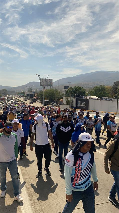 Marchan maestros de educación física en Chilpancingo