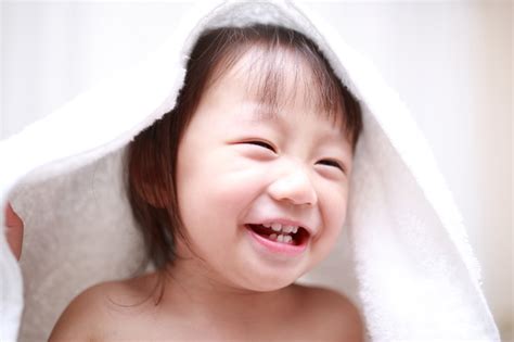 お風呂のおもちゃはいつから？0歳～5歳、人気のおふろおもちゃ18選 Conobie[コノビー]