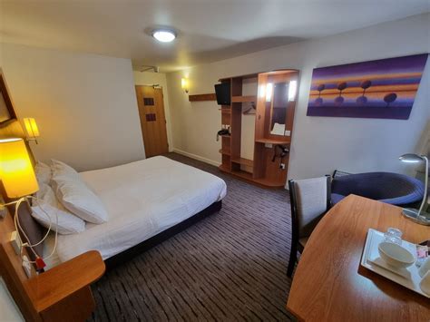 Clyde Hotel Argyle Street Glasgow - 1 mile from The Ovo Hydro | Best Rate Guarantee