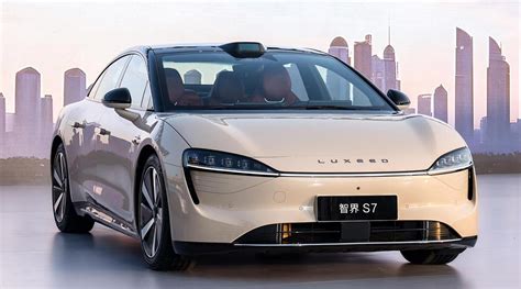 Huawei launches Luxeed S7 electric sedan with up to 855 km range - CnEVPost