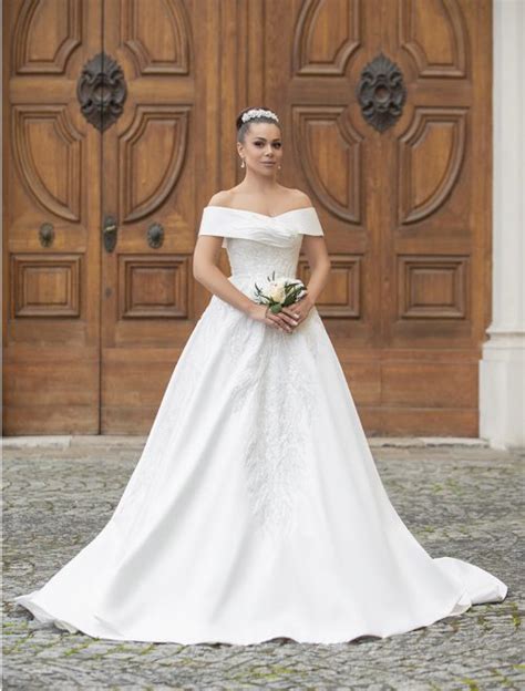 Viel Dichte Gl Hen Brautkleid Carmen Ausschnitt Schlicht Rinne L Stig