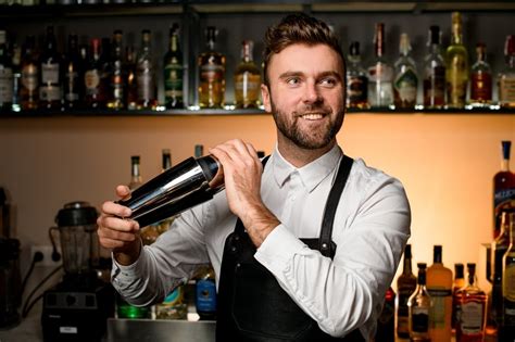 Bartender - Information, Curiosities, Summary, Spoilers