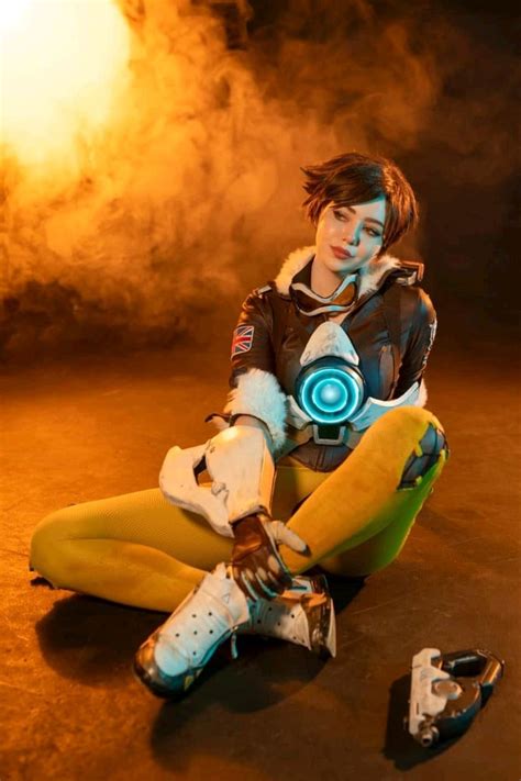 Stunning Cosplay Of Tracer From Overwatch