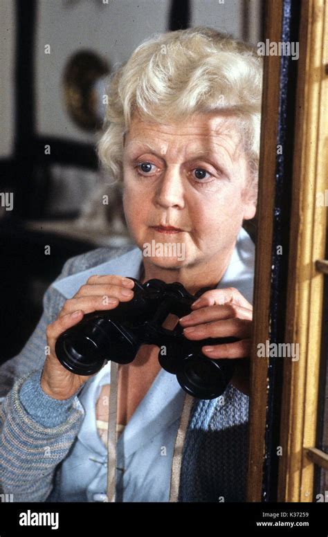 The Mirror Crackd Uk 1980 Angela Lansbury As Miss Marple Spying